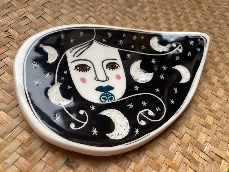 Ceramic Wahine Dish - Eyes open