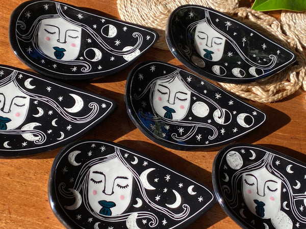 Ceramic Wahine Dish - Eyes closed