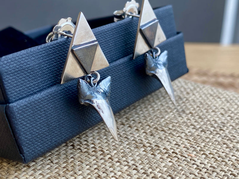 Aonui Niho Tooth Earrings