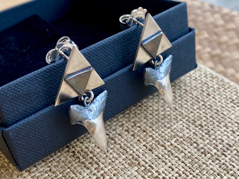 Aonui Niho Tooth Earrings