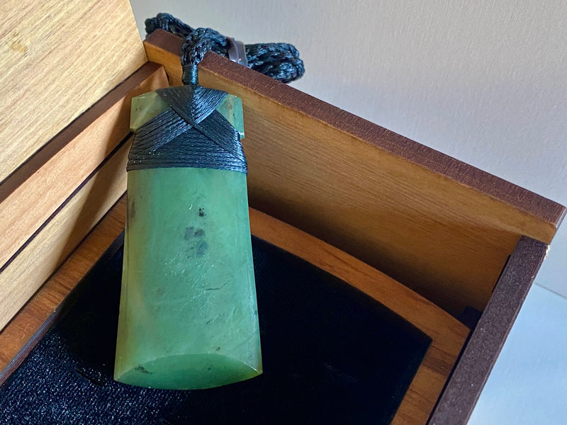 NZ Pounamu Toki pendant medium