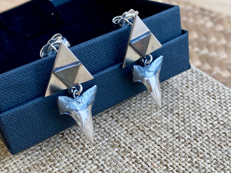 Aonui Niho Tooth Earrings