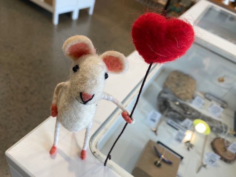 Felt Mouse with Heart Balloon