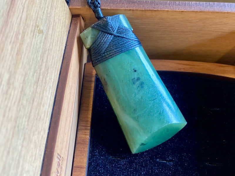 NZ Pounamu Toki pendant medium