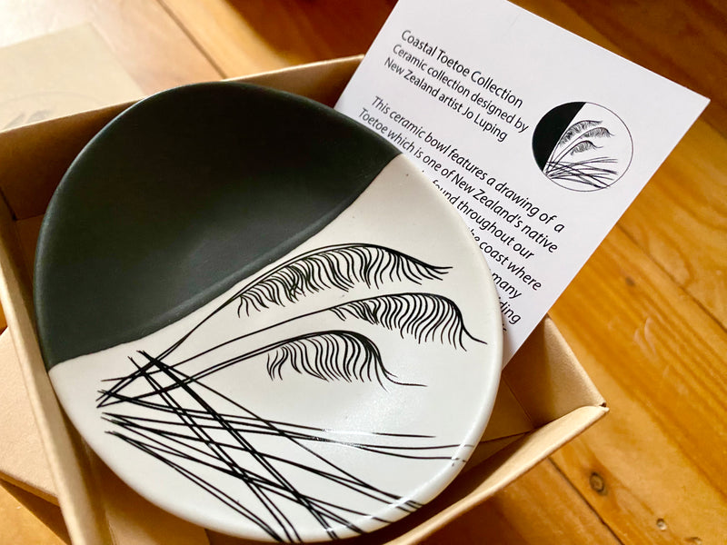 Ceramic Coastal Toetoe Dish - black white