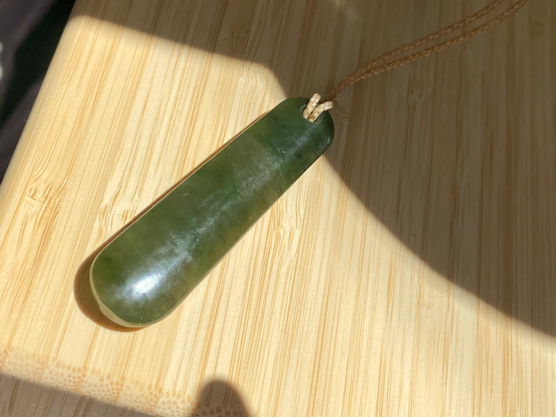 Medium Pounamu Roimata pendant