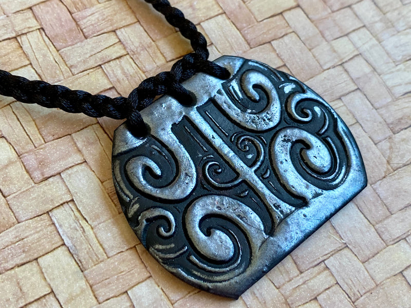 Medium Moko Kauae pendant