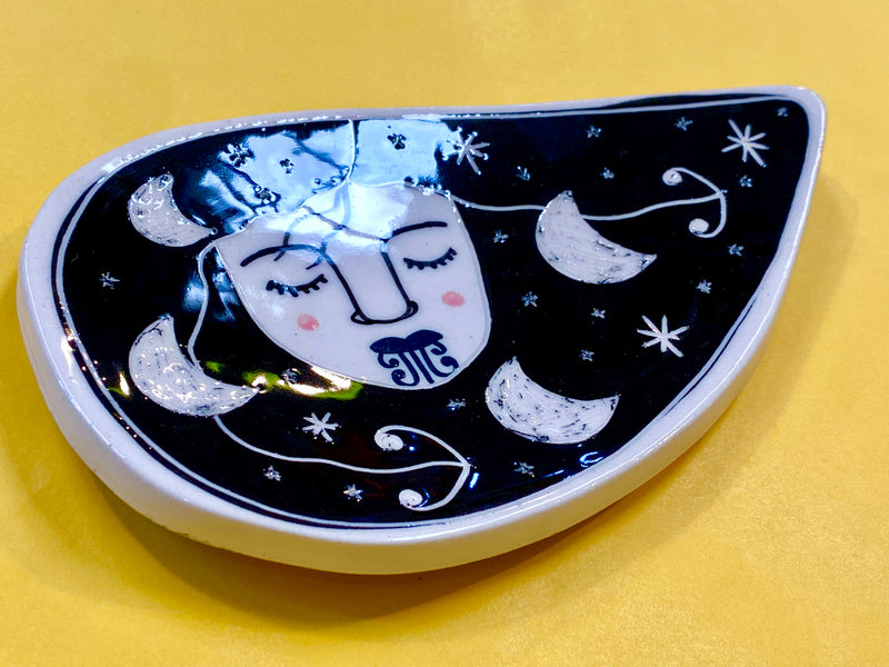 Ceramic Wahine Dish - Eyes closed