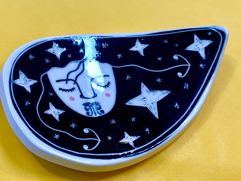 Ceramic Wahine Dish - Eyes closed