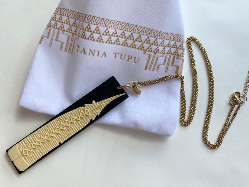 Tania Tupu Huia Feather necklace - black