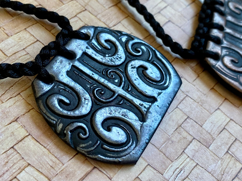 Medium Moko Kauae pendant