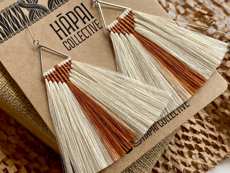 Whatu Muka Nui earrings - natural/brown