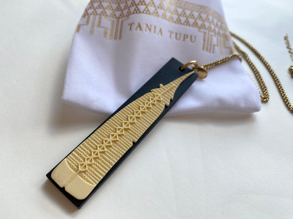 Tania Tupu Huia Feather necklace - black