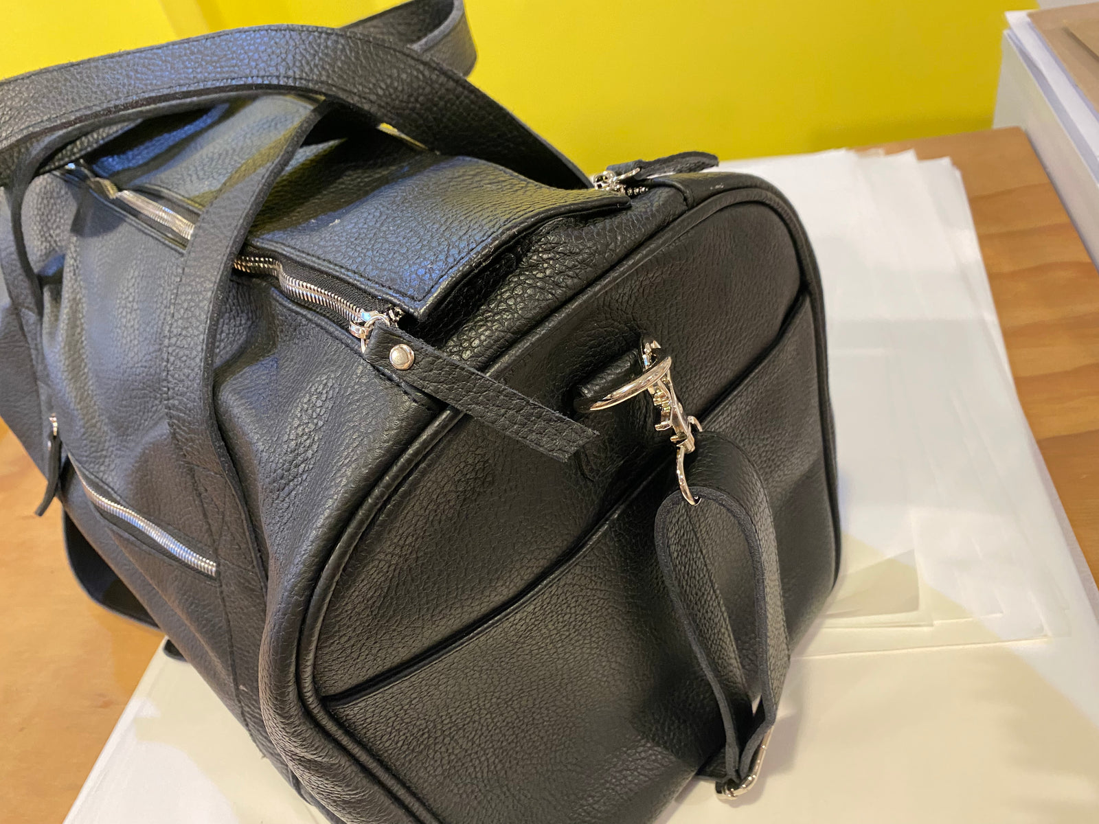 Leather weekend bag nz sales